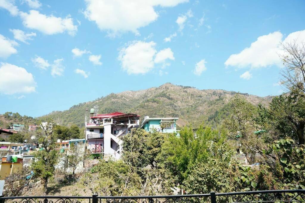 The Periwinkle Homestay Bhīm Tāl מראה חיצוני תמונה